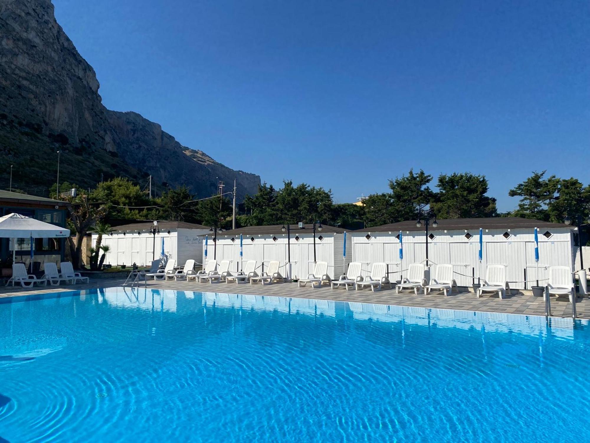 Scogliera Azzurra Hotel 3*